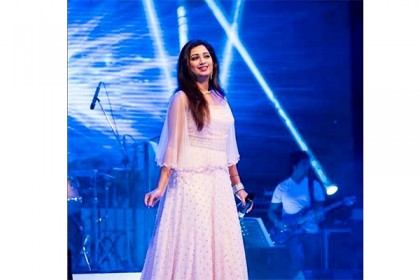 শ্রেয়া ঘোষালের বাংলা উচ্চারণে সমস্যা ঠিক করেছেন যিনি
