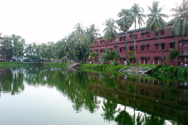 ঢাবির পুকুরে ডুবে শিক্ষার্থীর মৃত্যু
