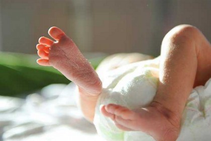 হাসপাতালের 'মৃত' সদ্যোজাতই বেঁচে উঠল কবর দেওয়ার আগে!