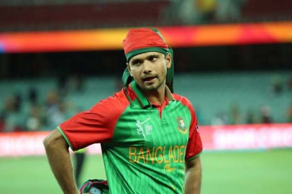 টসে জিতে ব্যাটিংয়ের সিদ্ধান্ত মাশরাফির