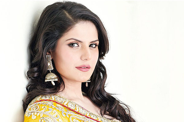 রাত জেগে কী করছেন জেরিন খান?