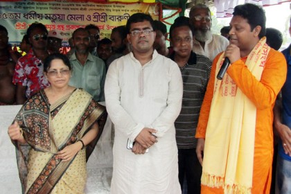 বারুণী মেলায় যোগ দিয়েছেন ছাত্রলীগের সাবেক সভাপতি 
