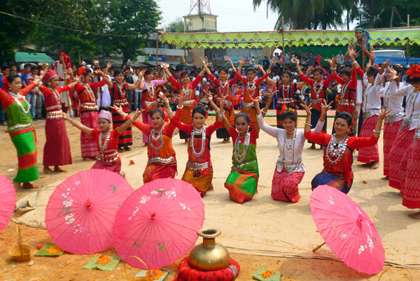 পাহাড়ে বৈসাবির উচ্ছাস