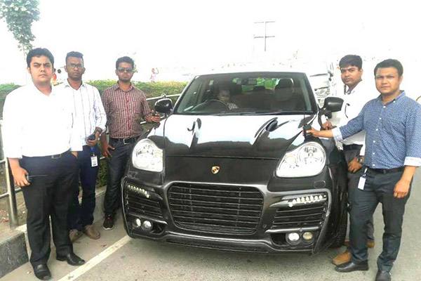 হাতিরঝিল থেকে বিলাসবহুল গাড়ি উদ্ধার