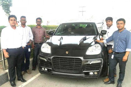 হাতিরঝিল থেকে বিলাসবহুল গাড়ি উদ্ধার