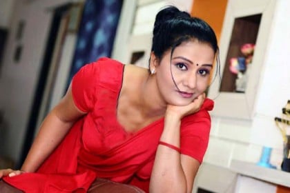 যে কারণে নারীরা লাল পোশাক পরতে আগ্রহী