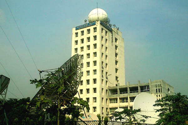 মৌসুমের প্রথম তাপপ্রবাহ চলছে
