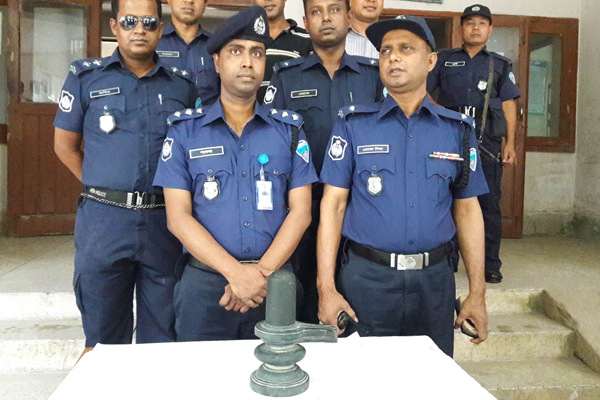 লক্ষ্মীপুরে ৪ কোটি টাকা মূল্যের কষ্টি পাথরের মূর্তি উদ্ধার