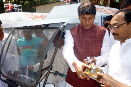 নাটোরে ১২টি অটোচার্জার এ্যাম্বুলেন্স বিতরণ  