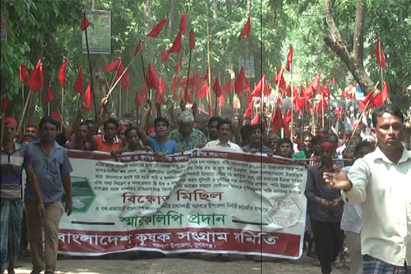 হাওর অঞ্চলকে দুর্গত ঘোষণার দাবীতে নেত্রকোনায় মানববন্ধন