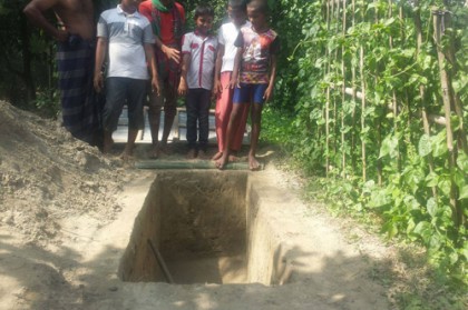 কোটালীপাড়ায় মুফতি হান্নানের কবর খোঁড়ার কাজ সম্পন্ন