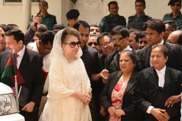 আদালতে খালেদা জিয়া