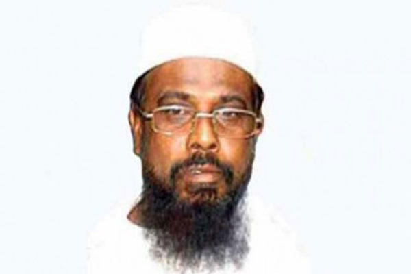 পারিবারিক কবরস্থানে মুফতি হান্নানের দাফন সম্পন্ন