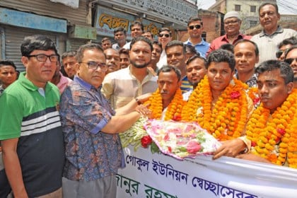 বগুড়ায় কারামুক্ত স্বেচ্ছাসেবক দল নেতাদের সংবর্ধনা