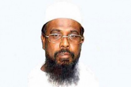 পারিবারিক কবরস্থানে মুফতি হান্নানের দাফন সম্পন্ন