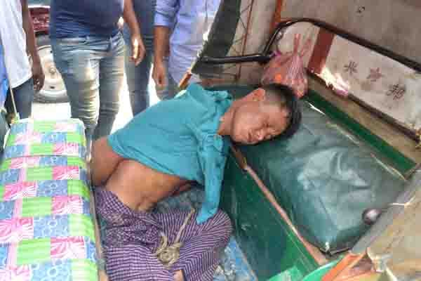 মদপানে নিষেধ করায় কুপিয়ে জখম, অভিযুক্তকে গণপিটুনি