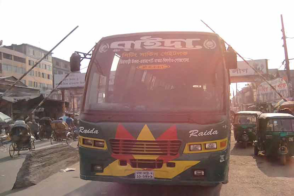 লোকাল চললেও ভাড়া রাখছে সেই সিটিংয়ের 