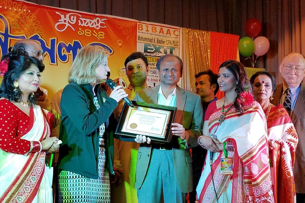 'কংগ্রেসনাল অ্যাওয়ার্ড' পেলেন বাংলাদেশি আনোয়ার হোসেন
