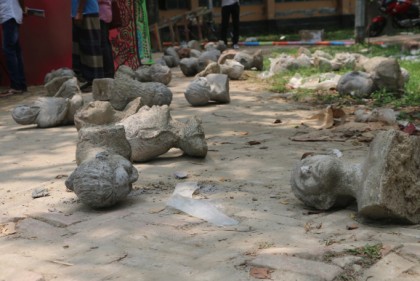 রাবিতে ভাস্কর্য উল্টে রেখেছে শিক্ষার্থীরাই!