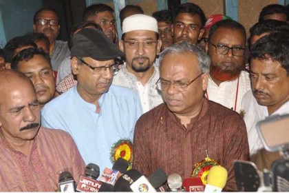 দেশ আজ চরম সংকটে : রিজভী
