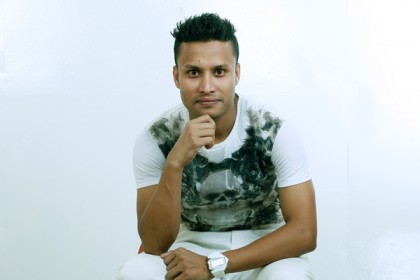 নতুন দুটি অ্যালবাম নিয়ে স্ম্যাক আজাদ (ভিডিও)