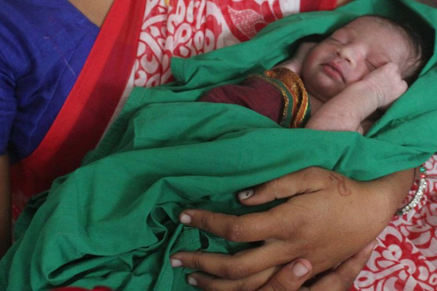 কন্যাসন্তান জন্ম দেওয়ায় স্ত্রীকে তিন তালাকের হুমকি