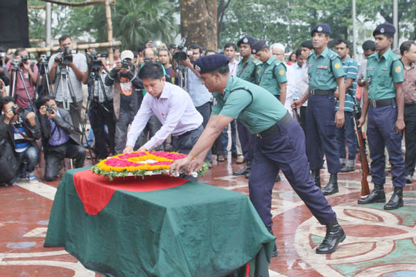 'লাকী আখন্দকে রাষ্ট্রীয় মর্যাদায় দাফন করা হবে'
