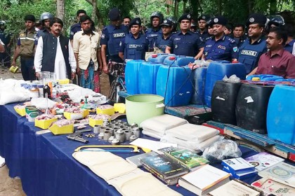 ঝিনাইদহের জঙ্গি আস্তানা থেকে বিপুল পরিমান বিস্ফোরক উদ্ধার 