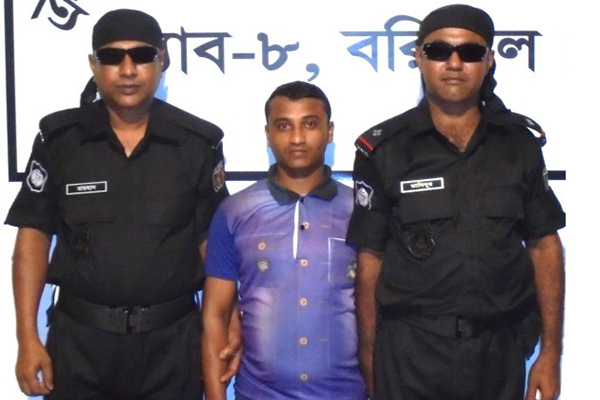 
গৌরনদীতে আড়াইশ’ ইয়াবাসহ মাদক ব্যবসায়ী আটক