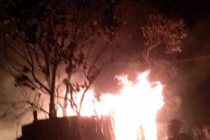 রাঙামাটিতে আগুনে পুড়লো দোকানসহ ৫ ঘর