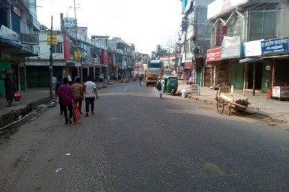 রাঙামাটিতে চলছে সকাল-সন্ধ্যা অবরোধ কর্মসূচি