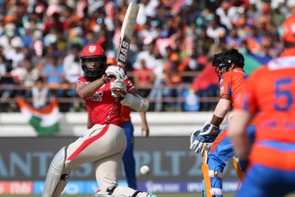 ১৮৯ রানের টার্গেটে ব্যাট করছে গুজরাট
