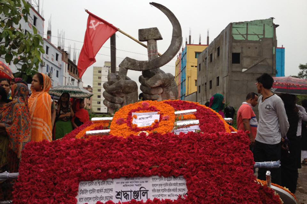 স্বজন হারানোর এই আহাজারি থামার নয়