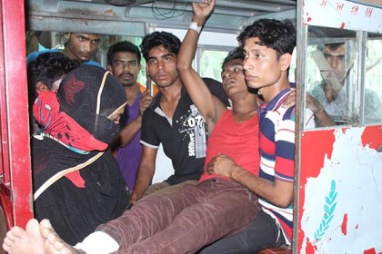 চাঁদা না পেয়ে অটোচালকের পা ভেঙে দেওয়ার অভিযোগ ট্রাফিক পুলিশের বিরুদ্ধে
