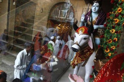 পাকিস্তানের শিব মন্দিরে পুজার অনুমতি পেল হিন্দুরা