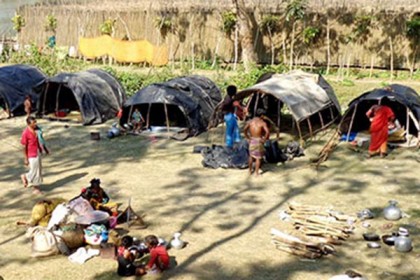 বেদে পরিবারের সহায়তায় পুলিশ