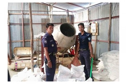 নির্মাণ সামগ্রীর যন্ত্র দিয়ে ডিটারজেন্ট পাউডার তৈরি!