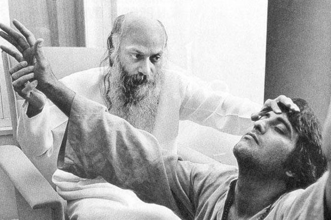 বিনোদ খান্নাকে বদলে দিয়েছিলেন ওশো রজনীশ!
