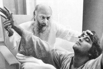 বিনোদ খান্নাকে বদলে দিয়েছিলেন ওশো রজনীশ!