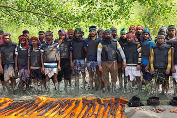আত্মসমর্পণ করল ২৫ জলদস্যু