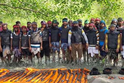 আত্মসমর্পণ করল ২৫ জলদস্যু
