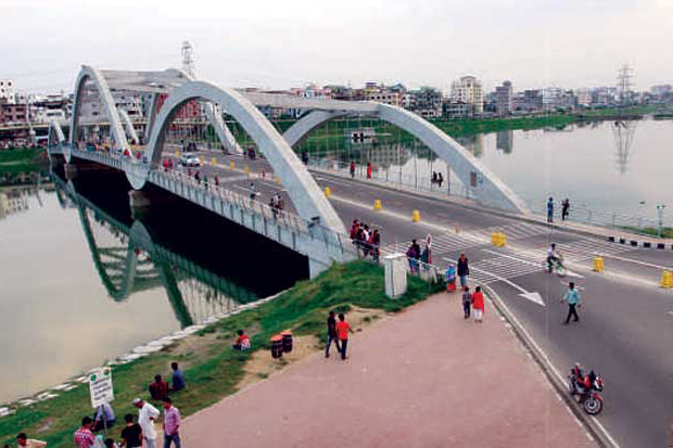 হাতিরঝিলের পানিতে যুবকের মরদেহ