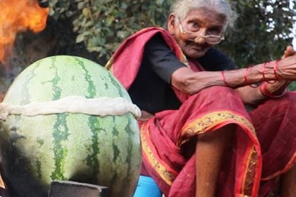 ১০৬ বছর বয়সেও ইউটিউব কাঁপাচ্ছেন এই রান্না বিশেষজ্ঞ!(ভিডিও)