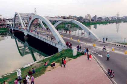 হাতিরঝিলের পানিতে যুবকের মরদেহ