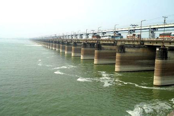 ফারাক্কা বাঁধের পাশে এবার ব্রিজ