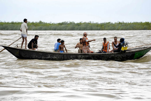 পদ্মায় নৌকা ডুবিতে নিখোঁজ ৫ জনের মরদেহ উদ্ধার