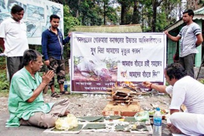 পশ্চিমবঙ্গে 'গন্ডারের শ্রাদ্ধ' করে প্রতিবাদ