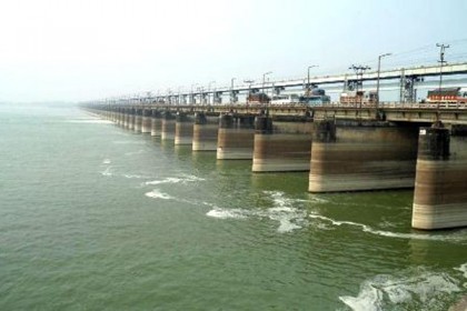 ফারাক্কা বাঁধের পাশে এবার ব্রিজ