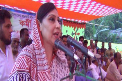 'সরকার মানুষের ভাগ্যোন্নয়নে কাজ করে যাচ্ছে'