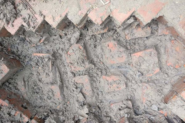 বড়াইগ্রামে রাস্তা নির্মাণে অনিয়মের অভিযোগ